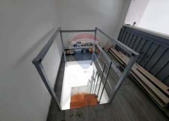 Scale - Locale Commerciale Via Alessandro Manzoni
 
51, Casoria - foto 16