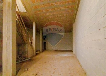 Hall / corridoio - Capannone Via San Sabino, Mola di Bari - foto 8