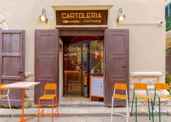 Edificio all\'aperto - Commercial Activity Via Gian Donato Rogadeo
 
7, Bitonto - photo 2