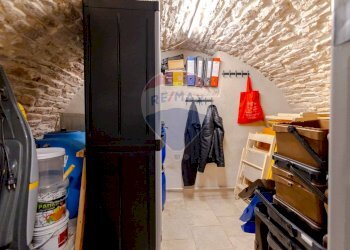 Dispensa di stoccaggio - Commercial Activity Via Gian Donato Rogadeo
 
7, Bitonto - photo 27