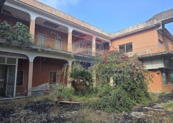 Casa all\'aperto - Stabile - Palazzo Via Regina del Cielo/Piazza Padre Pio
145, Fiumefreddo di Sicilia - foto 1