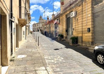 Edificio all\'aperto - Locale Commerciale via ponte Tamburino
9, Mineo - foto 6