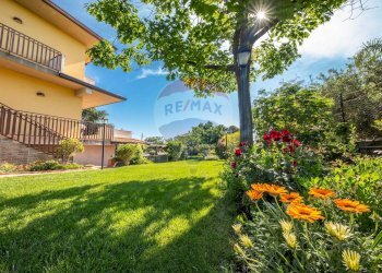 Giardino - Villa Via Magenta
 
21, Mascalucia - foto 1