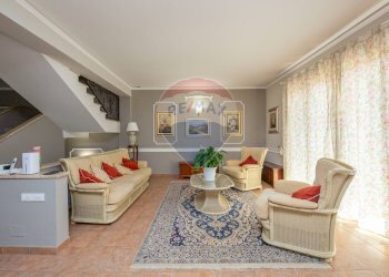 Soggiorno - Villa Via Magenta
 
21, Mascalucia - foto 38