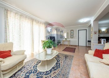 Soggiorno - Villa Via Magenta
 
21, Mascalucia - foto 43