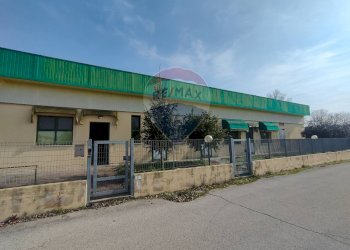 Edificio all\'aperto - Capannone VIa Compagnoni
 
21/23, Tresignana - foto 1