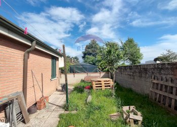 Giardino - Casa semi indipendente vicolo quartiere cieco
20, Tresignana - foto 7