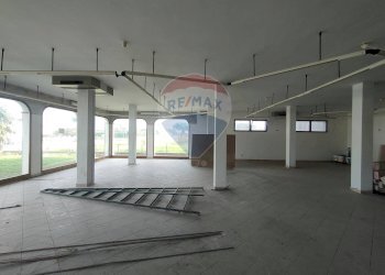 Parcheggio - Independent house Via Togliatti
 
1/2/3, Riva del Po - photo 8