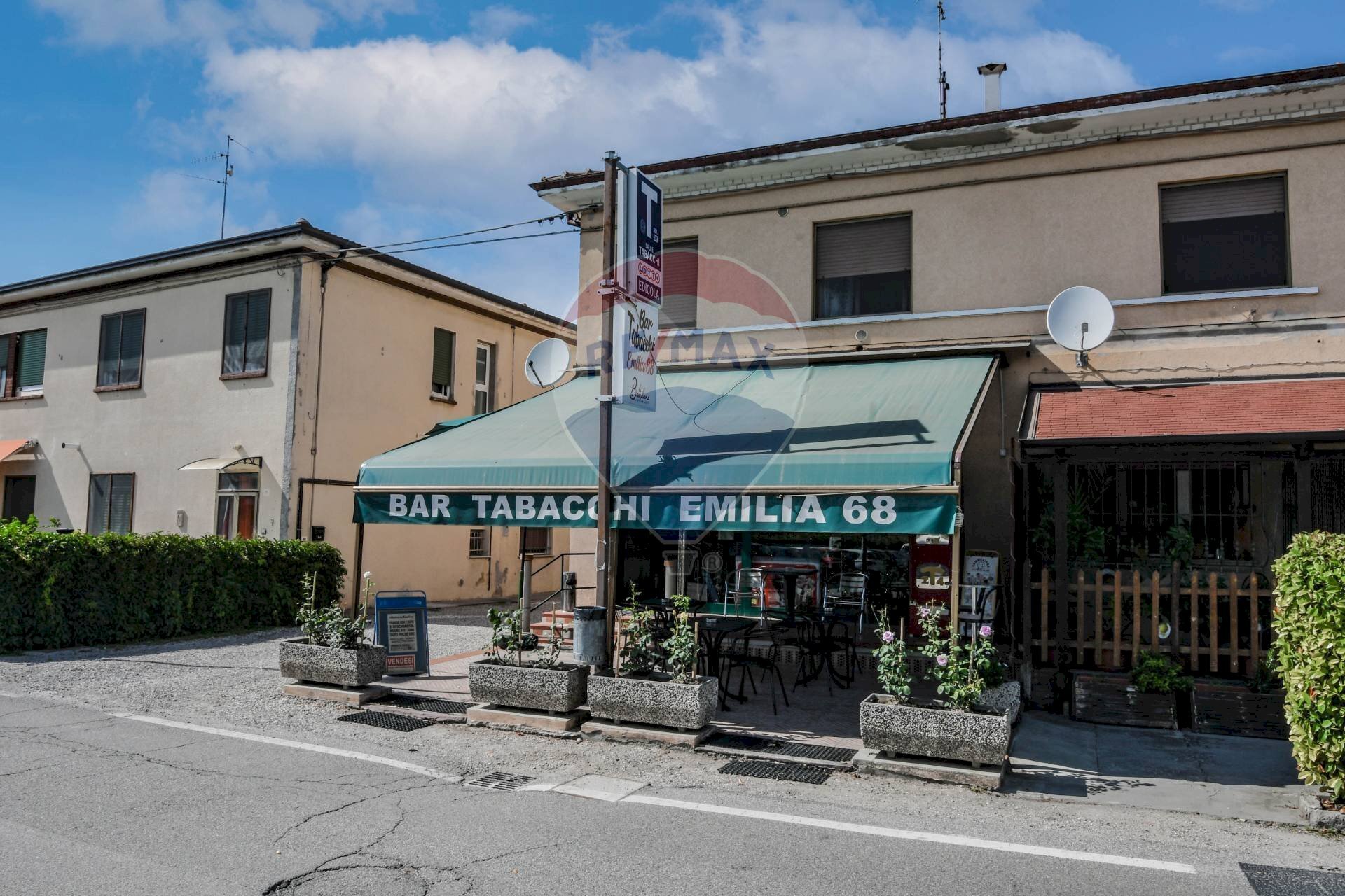 Edificio all\'aperto - Bar Tavola Calda - Fredda Via Massafiscaglia
 
75, Ferrara - foto 2