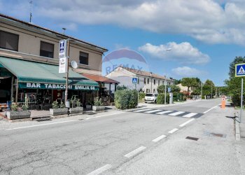 Edificio all\'aperto - Bar Tavola Calda - Fredda Via Massafiscaglia
 
75, Ferrara - foto 11