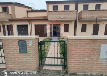 Edificio all\'aperto - Villa a Schiera Via Caduti di Cefalonia
 
9, Copparo - foto 4