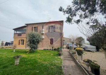 Casa all\'aperto - Casa semi indipendente via Canalona
 
5, Jolanda di Savoia - foto 2