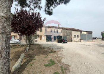 Casa all\'aperto - Casa semi indipendente via Canalona
 
5, Jolanda di Savoia - foto 4