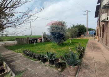 Giardino - Casa semi indipendente via Canalona
 
5, Jolanda di Savoia - foto 9