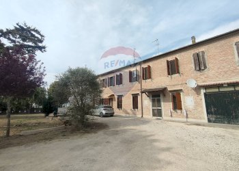Edificio all\'aperto - Casa semi indipendente via Canalona
 
5, Jolanda di Savoia - foto 17