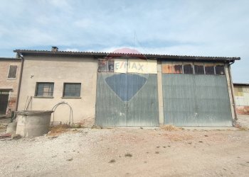 Casa all\'aperto - Casa semi indipendente via Canalona
 
5, Jolanda di Savoia - foto 18