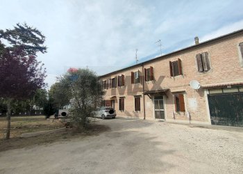 Edificio all\'aperto - Casa semi indipendente via Canalona
 
5, Jolanda di Savoia - foto 5