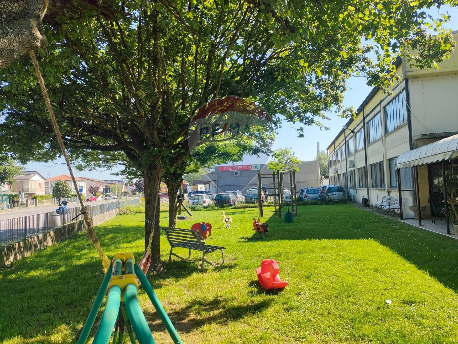 Giardino - Locale Commerciale Via Dell'Artigianato
5, Tresignana - foto 2