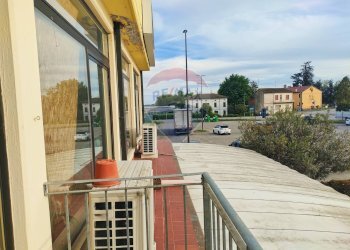 Balcone - Locale Commerciale Via Dell'Artigianato
 
5, Tresignana - foto 32