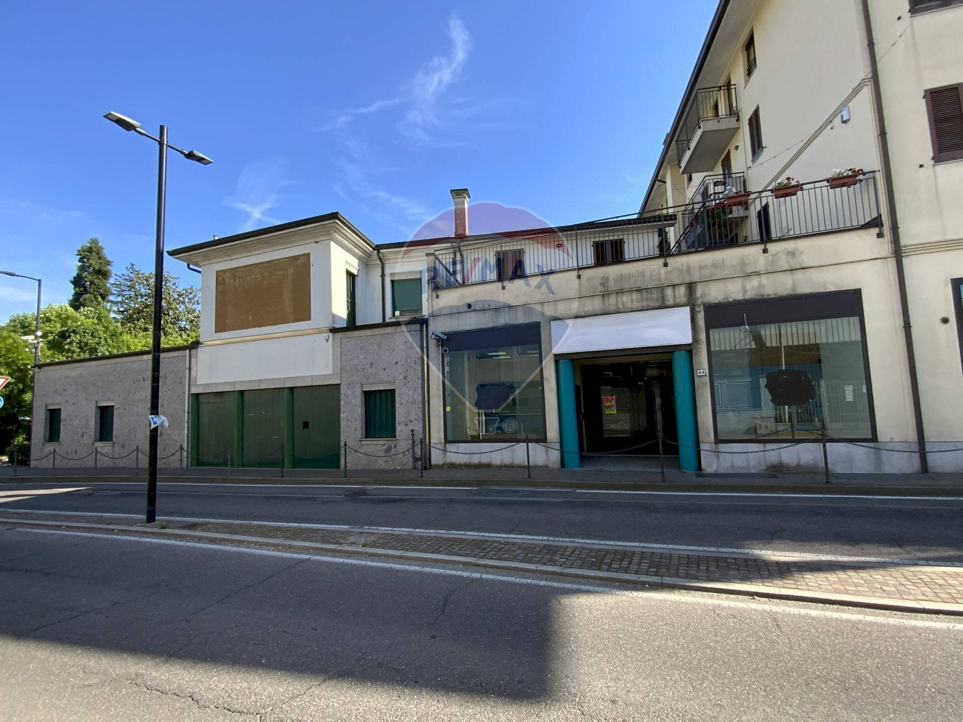 Edificio all\'aperto - Locale Commerciale Largo Sant'Agnese, Somma Lombardo - foto 3