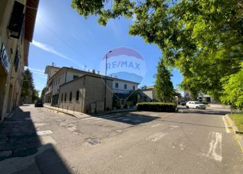 Edificio all\'aperto - Locale Commerciale Largo Sant'Agnese, Somma Lombardo - foto 4