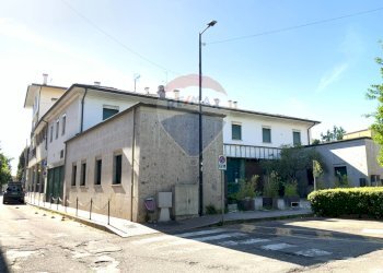 Casa all\'aperto - Locale Commerciale Largo Sant'Agnese, Somma Lombardo - foto 6