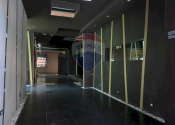 Ricezione / Lobby - Locale Commerciale Largo Sant'Agnese, Somma Lombardo - foto 8