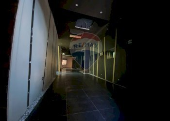 Hall / corridoio - Locale Commerciale Largo Sant'Agnese, Somma Lombardo - foto 9