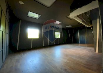 Stanza vuota - Locale Commerciale Largo Sant'Agnese, Somma Lombardo - foto 20