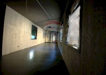 Stanza vuota - Locale Commerciale Largo Sant'Agnese, Somma Lombardo - foto 14