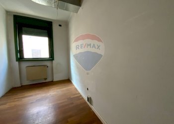 Stanza vuota - Locale Commerciale Largo Sant'Agnese, Somma Lombardo - foto 33