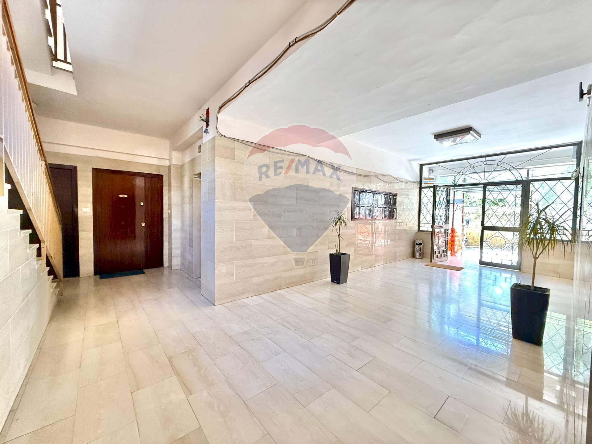 Ricezione / Lobby - Three-room apartment VIA SVIZZERA
 
39/B, Marano di Napoli - photo 3