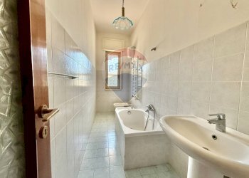 Bagno - Trilocale VIA SVIZZERA
 
39/B, Marano di Napoli - foto 12