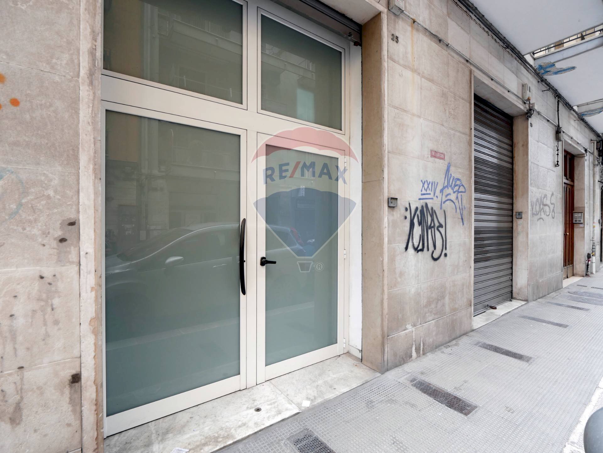 Edificio all\'aperto - Commercial Premises Via Francesco Lattanzio
 
23, Bari - photo 1