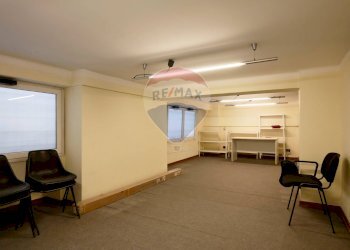 Hall / corridoio - Locale Commerciale Via Francesco Lattanzio
 
25, Bari - foto 18