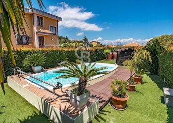 Foto 2 - Villa Via Chiesa di Tagliaborse
 
24, Mascali - foto 2