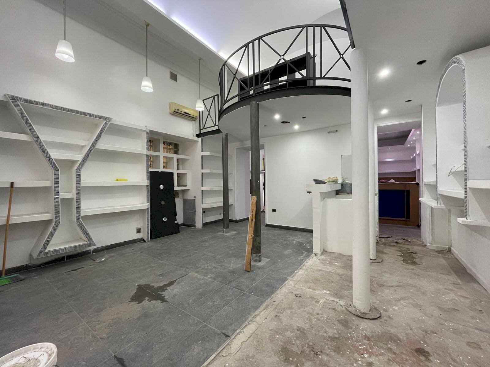 Foto 2 - Negozio Via Fulvio Renella, Caserta - foto 2