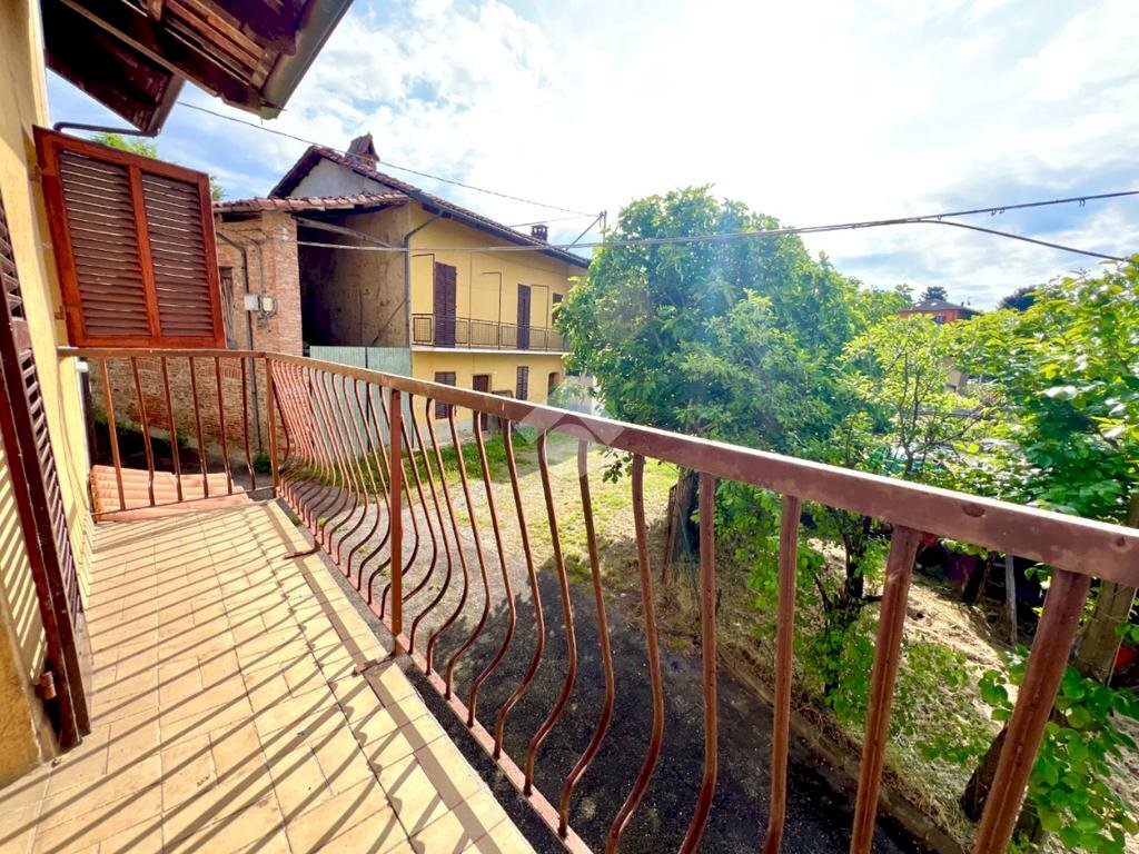 Semi-detached house via della Vittoria, Capriglio - photo 2