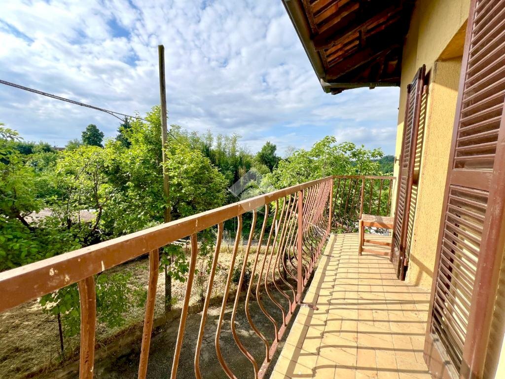 Semi-detached house via della Vittoria, Capriglio - photo 3