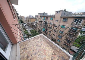Quadrilocale via San Bartolomeo del Fossato, Genova (zona Sampierdarena) - foto 1