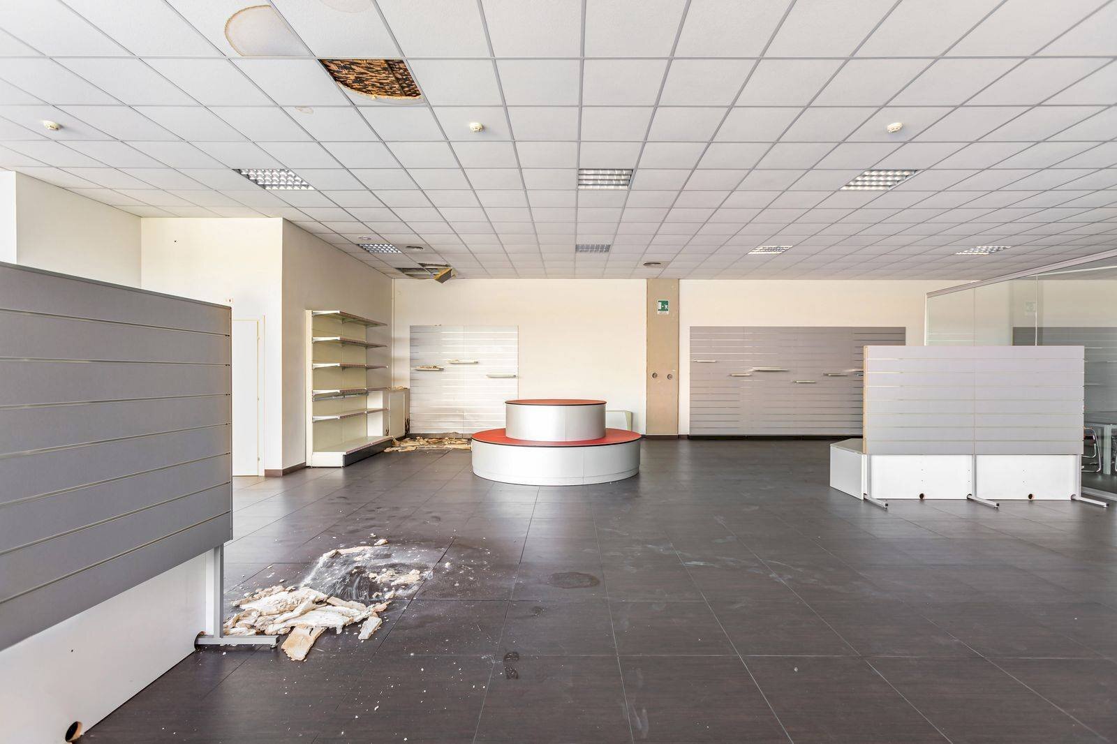 Foto 3 - Locale Commerciale via Raffaello Sanzio
 
19, Villasanta - foto 3