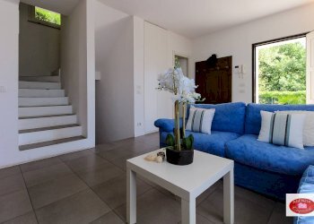 Zona giorno con accesso al piano superiore e inferiore - Villa Via Dei Siri
 
131, Albisola Superiore - foto 21