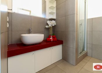 Bagno con box doccia - Villa Via Dei Siri
 
131, Albisola Superiore - foto 28