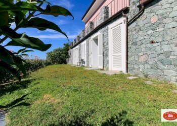 Giardino con accesso diretto al piano seminterrato - Villa Via Dei Siri
 
131, Albisola Superiore - foto 34