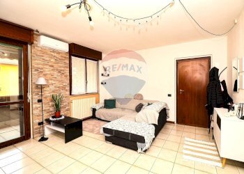 Soggiorno - Quadrilocale Via Ugo Foscolo
 
2, Gemonio - foto 2