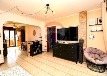 Soggiorno - Quadrilocale Via Ugo Foscolo
 
2, Gemonio - foto 3