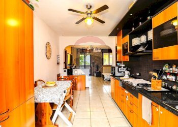 Cucina - Quadrilocale Via Ugo Foscolo
 
2, Gemonio - foto 8