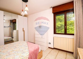 Camera / camera da letto - Quadrilocale Via Ugo Foscolo
 
2, Gemonio - foto 14