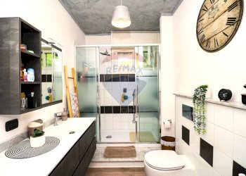 Bagno - Quadrilocale Via Ugo Foscolo
 
2, Gemonio - foto 20