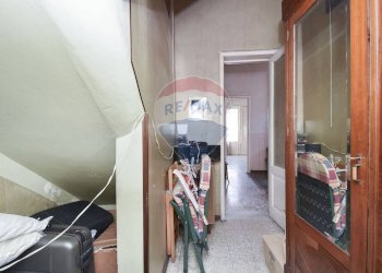Hall / corridoio - Casa indipendente via circonvallazione
 
115, Paterno - foto 17